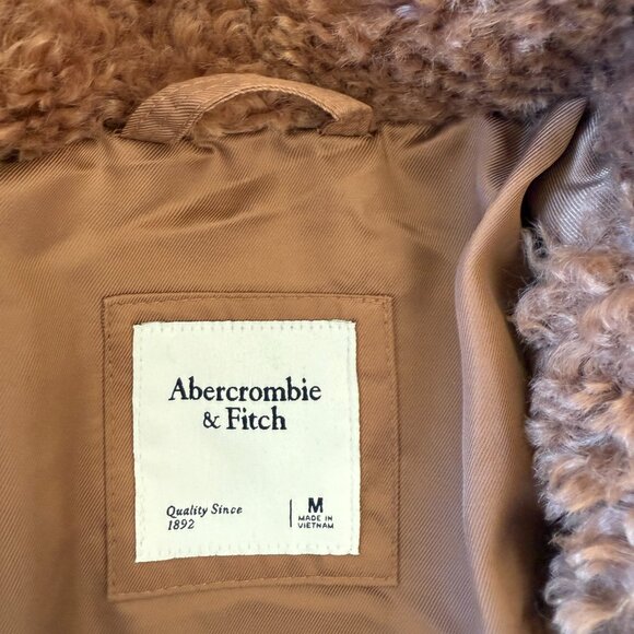 NWOT Abercrombie Women's Medium Furry Jacket - Picture 3 of 3